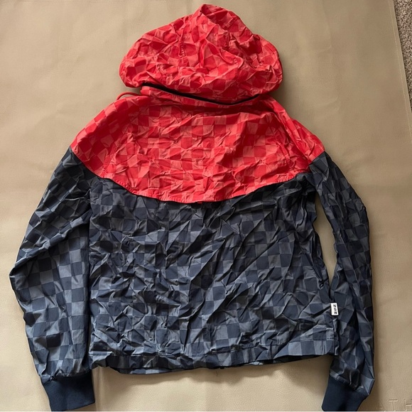 Nike Windrunner Jacket Checkered Red And Black NSW Size small - Picture 12 of 12